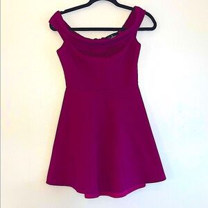 Lulu’s Elegant Off-Shoulder Burgundy Dress Small